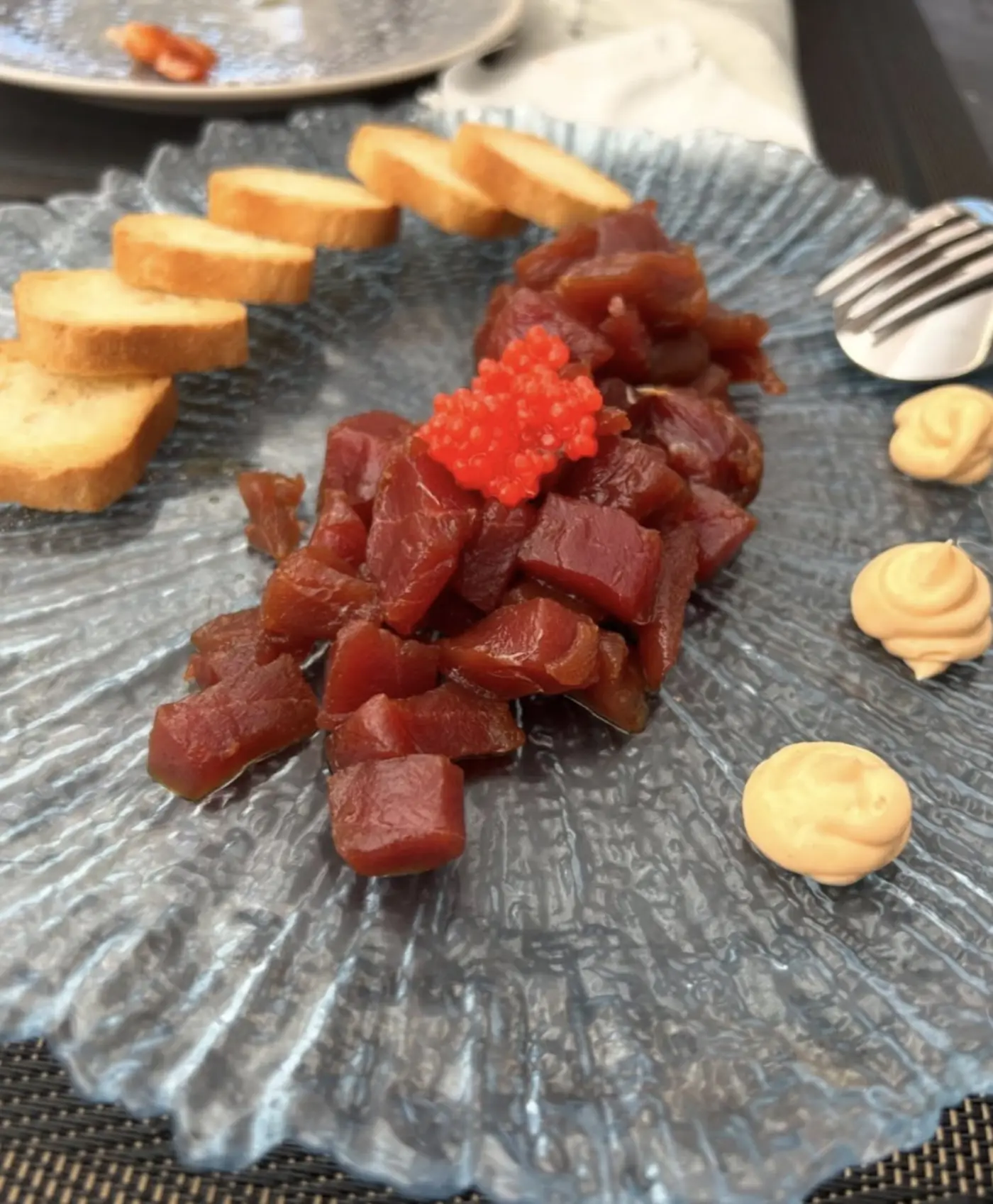 Tartar de atún rojo Balfegó con huevas y picatostes